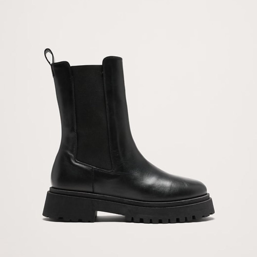 BANANA REPUBLIC BEST SELLER ITALIAN LEATHER TALL CHELSEA BOOTS NEW IN BOX SIZE 8